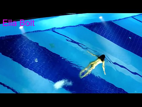 ❤️ मी पाहणे थांबवू शकत नाही, तरुण गोरा ELLA BOLT रिसॉर्ट पूलमध्ये नग्न पोहताना पकडला गेला अश्लील mr.killvs.top ❌❤